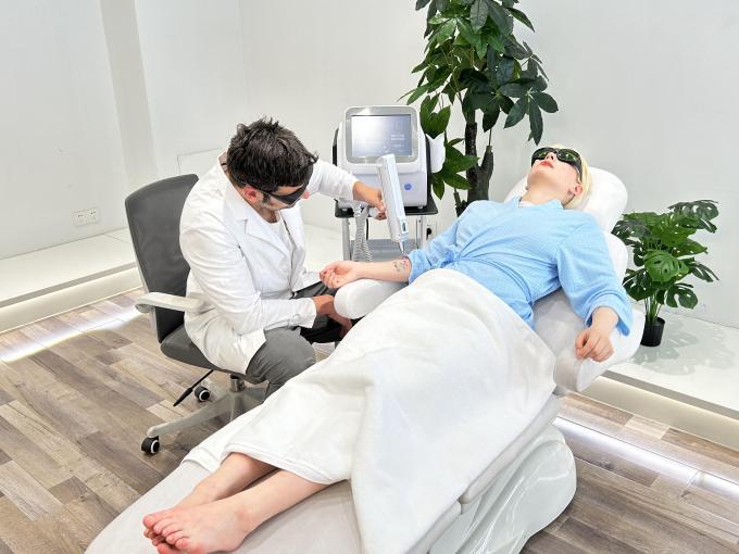 Long Pulse Nd YAG Laser Hair Removal Machine Portable For Commercial 0